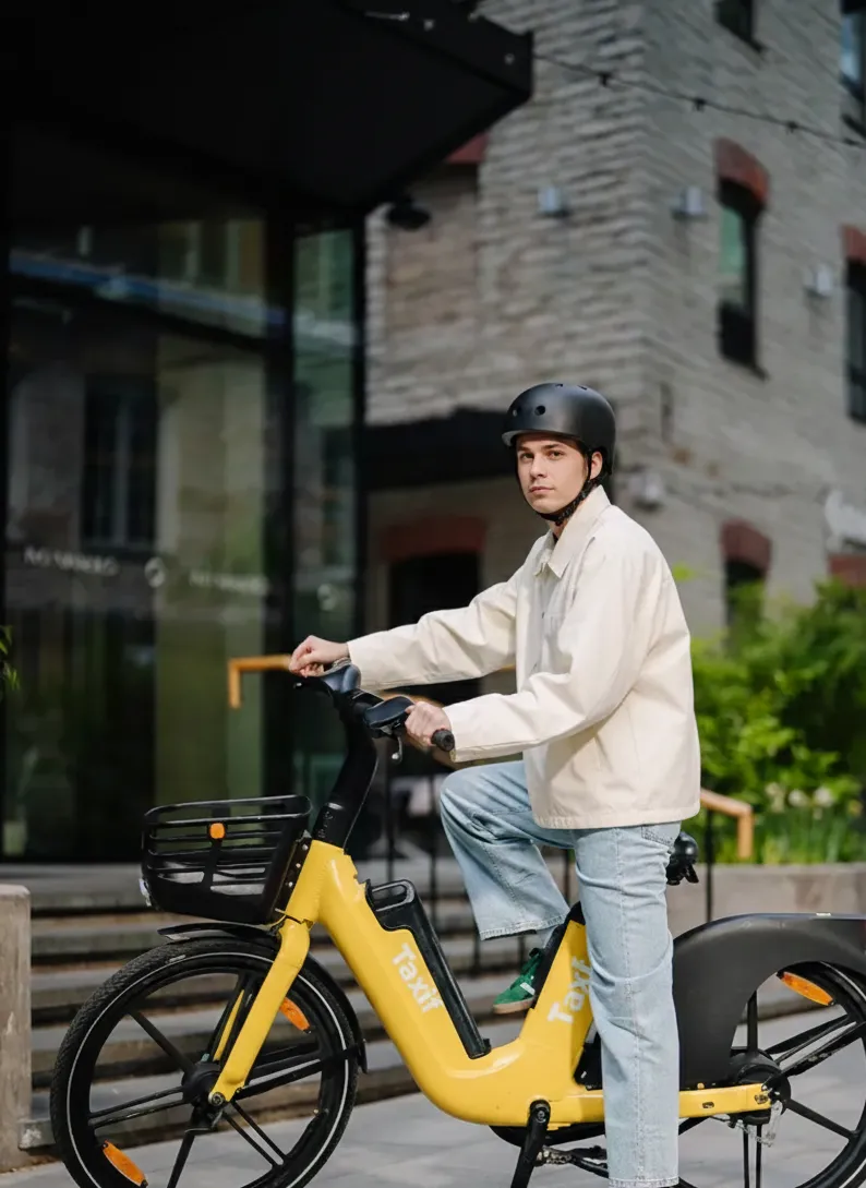 الخوذات وقواعد المرور والركن المسؤول